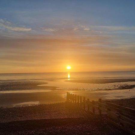 Impeccable Beachfront 2-Bed Cottage In St Bees Extérieur photo