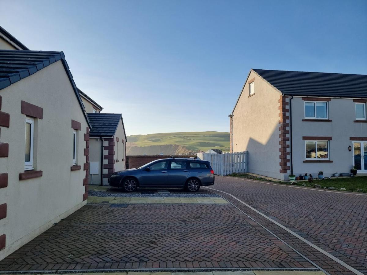 Impeccable Beachfront 2-Bed Cottage In St Bees Extérieur photo